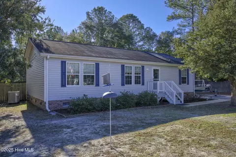 104 Sunset Ct, Hampstead, NC 28443