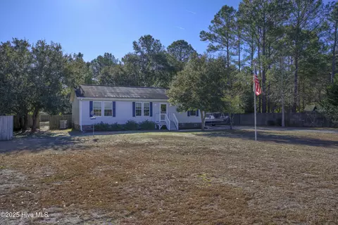 104 Sunset Ct, Hampstead, NC 28443 photo 2