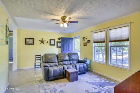 104 Sunset Ct, Hampstead, NC 28443 photo 5