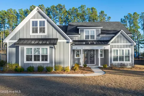 42 Berkshire Ln, Hampstead, NC 28443