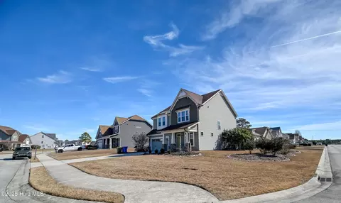 98 Hampton Dr, Holly Ridge, NC 28445