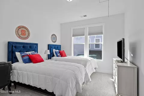 Bedroom - 432 Skimmer Cv, Beaufort, NC 28516 photo 6 of 7