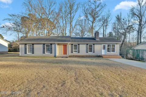 301 Stillwood Dr, Jacksonville, NC 28540
