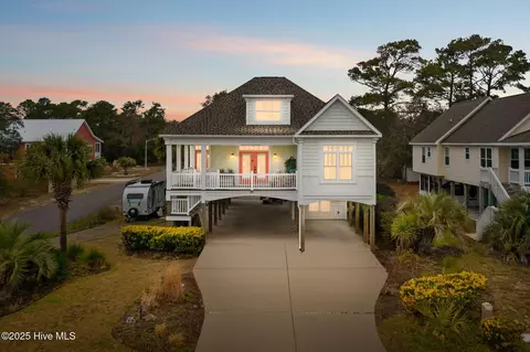 201 NE 50th St, Oak Island, NC 28465