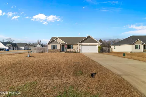 314 Sunrose Dr, Maysville, NC 28555