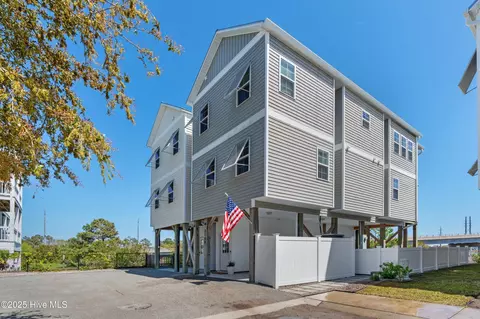 210 Bridgeview Ct # B, Surf City, NC 28445