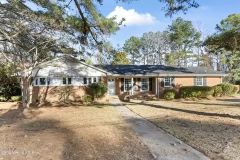 107 St Andrews Dr, Greenville, NC 27834