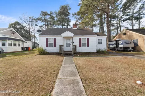 921 Tuscarora Ave, Elizabeth City, NC 27909