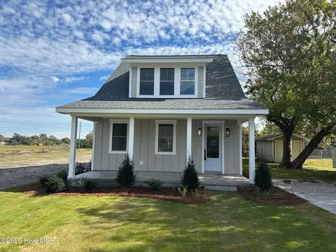 504 N 25th St, Morehead City, NC 28557