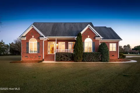 1311 Steeplechase Dr, Grimesland, NC 27837