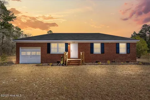 19621 Salley Mcnair Rd, Laurinburg, NC 28352