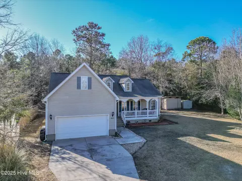 1411 Chadwick Shores Dr, Sneads Ferry, NC 28460
