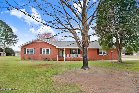 711 Western Wayne Dr, Pikeville, NC 27863