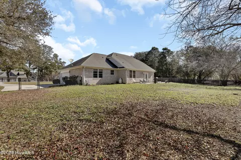 Exterior - 360 Hickory Point Rd, Hampstead, NC 28443 photo 6 of 7