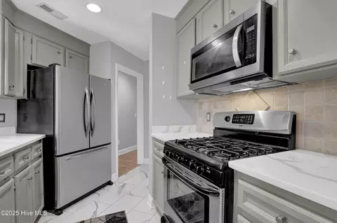 Kitchen - 360 Hickory Point Rd, Hampstead, NC 28443 photo 5 of 5