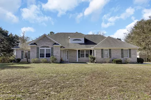360 Hickory Point Rd, Hampstead, NC 28443