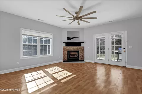 Living - 360 Hickory Point Rd, Hampstead, NC 28443 photo 1 of 3