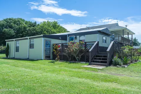 115 Hill St, Cedar Point, NC 28584