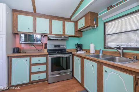 115 Hill St, Cedar Point, NC 28584 photo 9