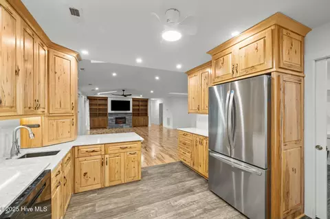 136 Oakleaf Dr, Pine Knoll Shores, NC 28512 photo 13