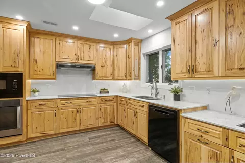 136 Oakleaf Dr, Pine Knoll Shores, NC 28512 photo 11