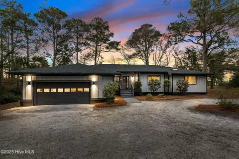 136 Oakleaf Dr, Pine Knoll Shores, NC 28512