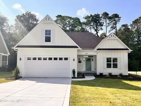 609 Jumper Ct, Southern Pines, NC 28387