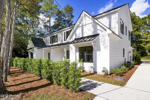 208 Beasley Rd #B, Wilmington, NC 28409