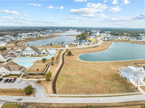 323 Spicer Lake Dr, Holly Ridge, NC 28445