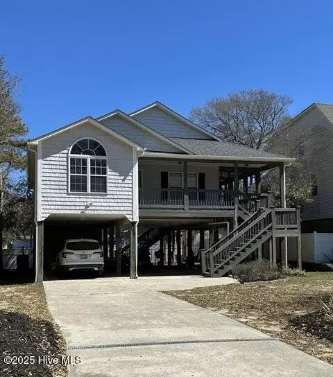 106 NE 62nd St, Oak Island, NC 28465