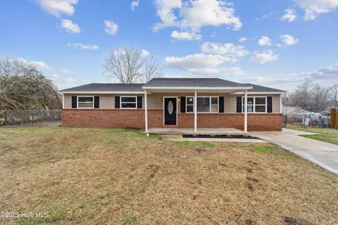203 Dale Dr, Jacksonville, NC 28540