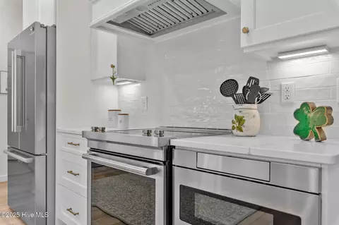 Kitchen - 15 Ivy Way, Pinehurst, NC 28374 photo 2 of 4