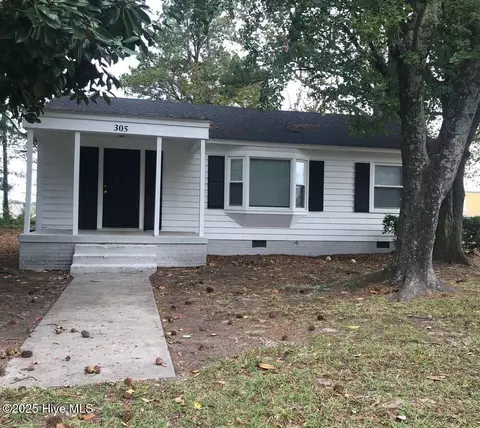 305 N Sylvan Dr, Greenville, NC 27834
