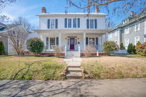 302 S Oakum St, Edenton, NC 27932