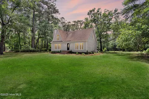 920 Shelter Creek Dr, Burgaw, NC 28425