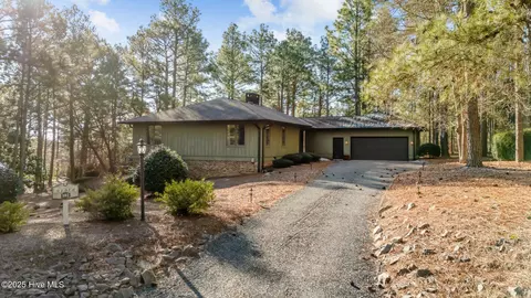 102 Cambridge Ln, West End, NC 27376