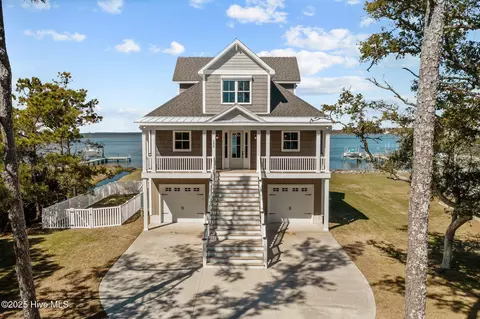 130 Maxwell Dr, Harkers Island, NC 28531