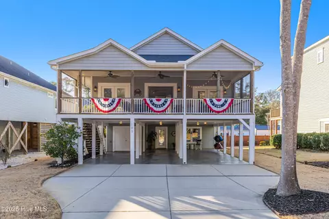 105 SW 1st St, Oak Island, NC 28465