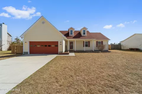 202 Essex Ct, Richlands, NC 28574