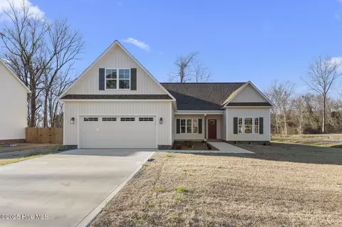 405 Mulligan Ln, Jacksonville, NC 28540