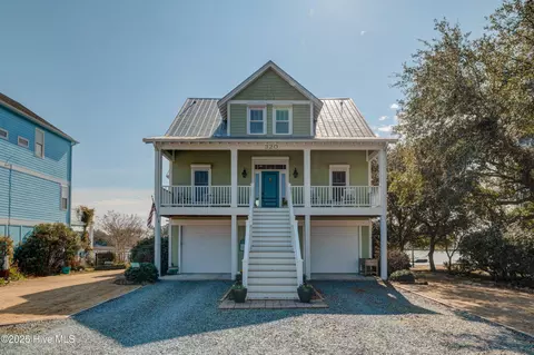 320 Atkinson Point Rd, Surf City, NC 28445