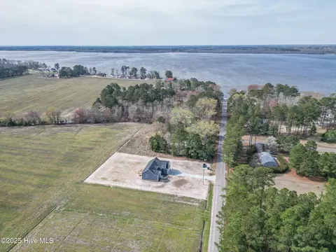563 Whitehat Rd, Hertford, NC 27944