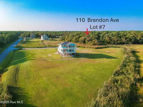 110 Brandon Ave, Hubert, NC 28539