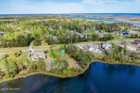 119 Waters Edge Dr, Hampstead, NC 28443
