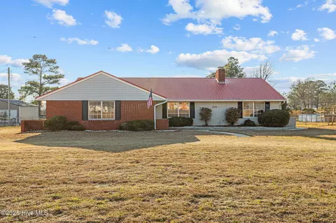 310 Anita Forte Dr, Cape Carteret, NC 28584