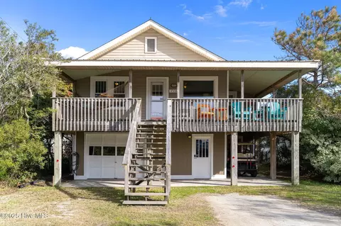 716 Canal Dr, Carolina Beach, NC 28428