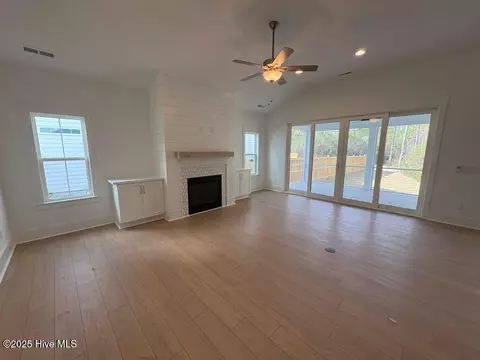 106 Coburn Ct, Hampstead, NC 28443 photo 4