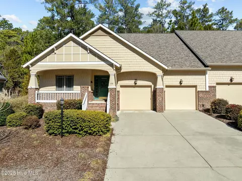 170 Lamplighter Village Dr, Pinehurst, NC 28374