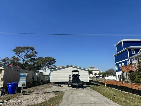 1406 Swordfish Ln, Carolina Beach, NC 28428