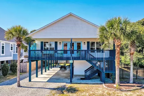 211 25th Pl E, Oak Island, NC 28465